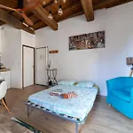 Immeuble 3 Centre Historique St Gilles Maisoncarreeconciergerie Apartament