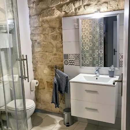 Immeuble 3 Centre Historique St Gilles Maisoncarreeconciergerie *