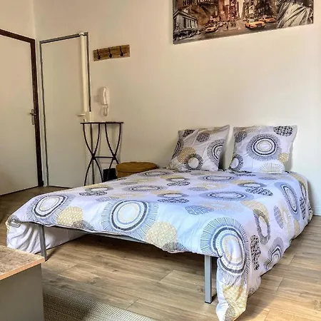 Immeuble 3 Centre Historique St Gilles Maisoncarreeconciergerie Apartment *