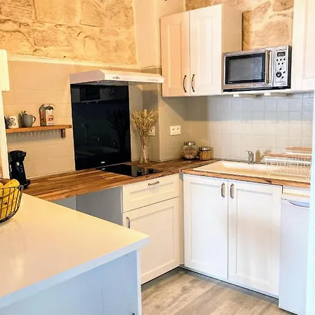 Immeuble 3 Centre Historique St Gilles Maisoncarreeconciergerie Apartment *