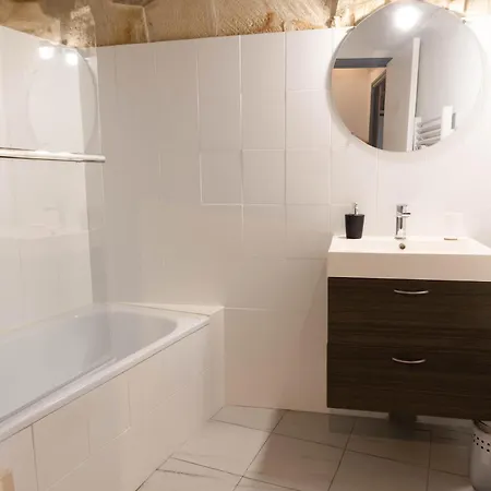 Immeuble 3 Centre Historique St Gilles Maisoncarreeconciergerie