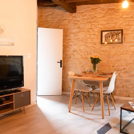 Immeuble 3 Centre Historique St Gilles Maisoncarreeconciergerie * Saint-Gilles (Gard)