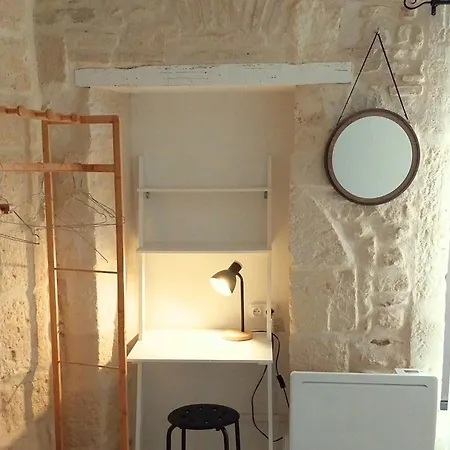 Apartment Immeuble 3 Centre Historique St Gilles Maisoncarreeconciergerie