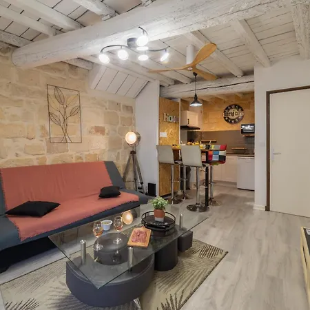 Appartement Immeuble 3 Centre Historique St Gilles Maisoncarreeconciergerie