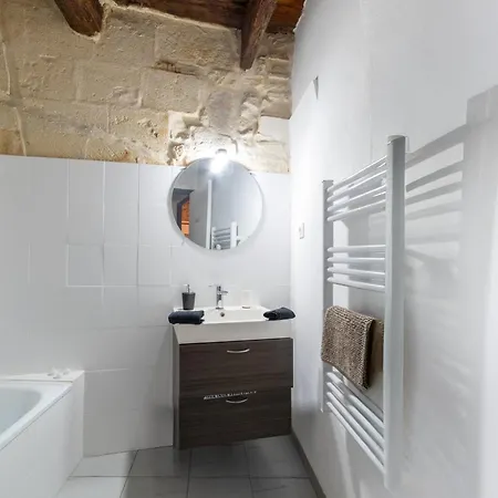 Immeuble 3 Centre Historique St Gilles Maisoncarreeconciergerie Apartmán *