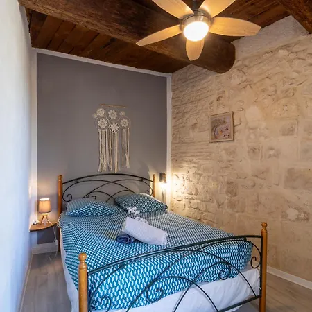 Immeuble 3 Centre Historique St Gilles Maisoncarreeconciergerie * Saint-Gilles (Gard)