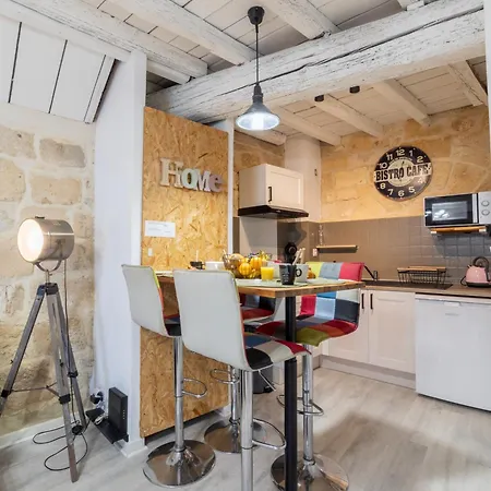 Immeuble 3 Centre Historique St Gilles Maisoncarreeconciergerie * Saint-Gilles (Gard)