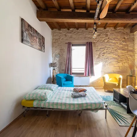Immeuble 3 Centre Historique St Gilles Maisoncarreeconciergerie * Saint-Gilles (Gard)