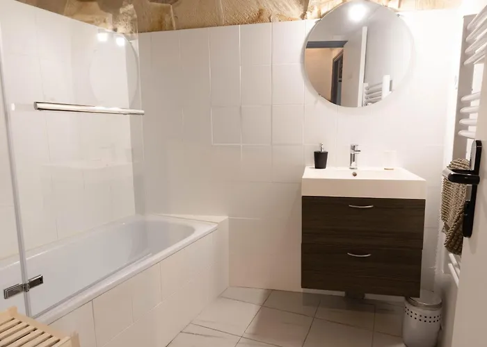 Immeuble 3 Centre Historique St Gilles Maisoncarreeconciergerie