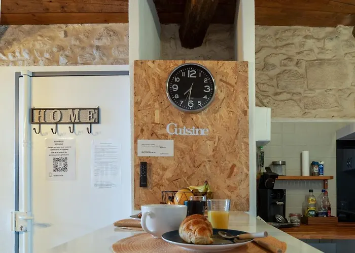 Appartement Immeuble 3 Centre Historique St Gilles Maisoncarreeconciergerie *