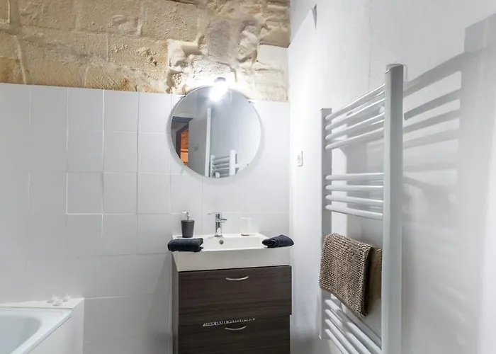 Immeuble 3 Centre Historique St Gilles Maisoncarreeconciergerie Lägenhet *