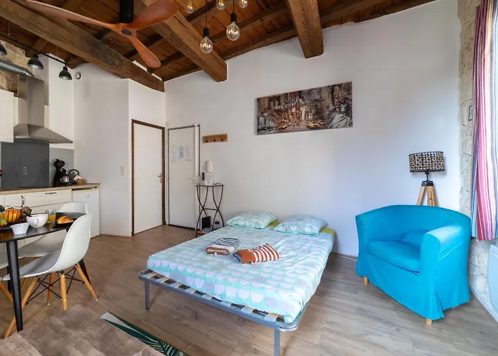 Immeuble 3 Centre Historique St Gilles Maisoncarreeconciergerie Appartement