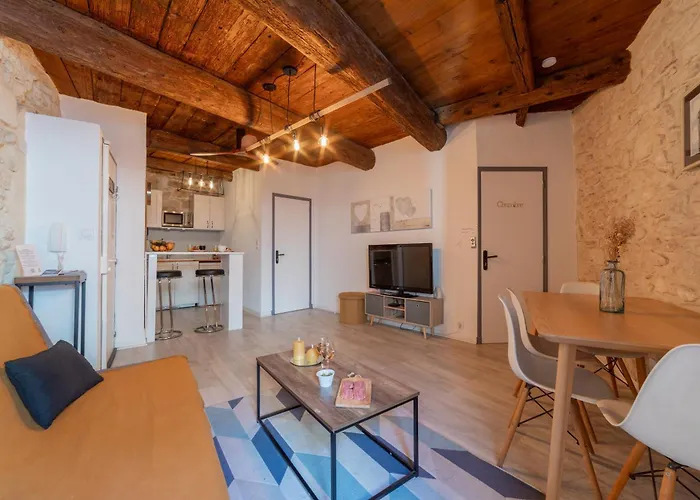 Appartement Immeuble 3 Centre Historique St Gilles Maisoncarreeconciergerie