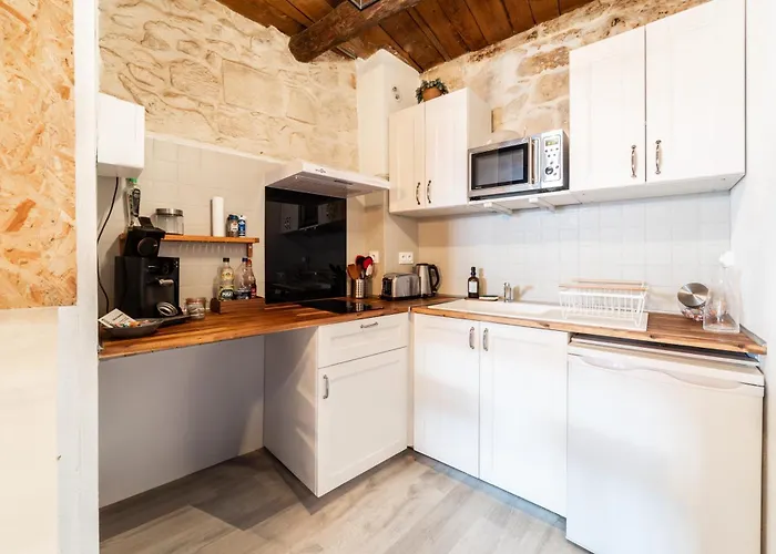 Appartement Immeuble 3 Centre Historique St Gilles Maisoncarreeconciergerie *