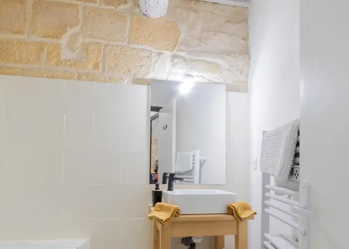 Immeuble 3 Centre Historique St Gilles Maisoncarreeconciergerie *