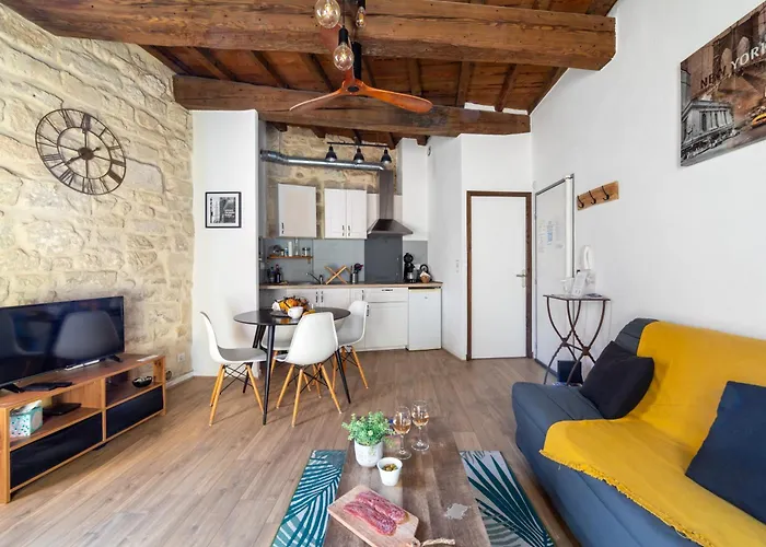 Appartement Immeuble 3 Centre Historique St Gilles Maisoncarreeconciergerie