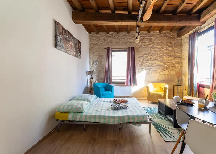 Immeuble 3 Centre Historique St Gilles Maisoncarreeconciergerie * Saint-Gilles (Gard)