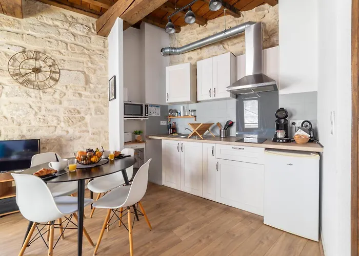 Immeuble 3 Centre Historique St Gilles Maisoncarreeconciergerie * Saint-Gilles (Gard)